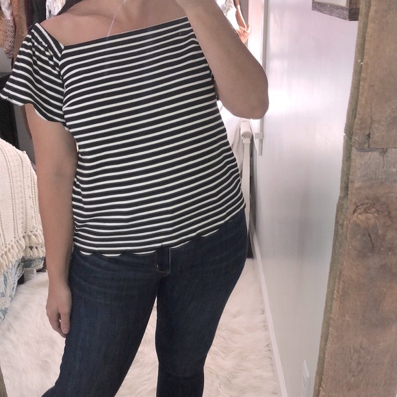 Banana Republic size small striped scallop hem top - Picture 2 of 7